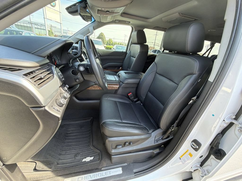 Used 2019 Chevrolet Suburban Premier AWD/4WD image 19