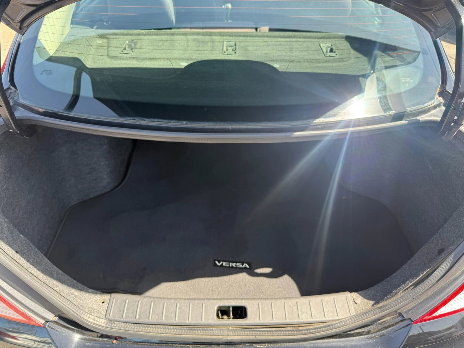 Used 2018 Nissan Versa SV image 9