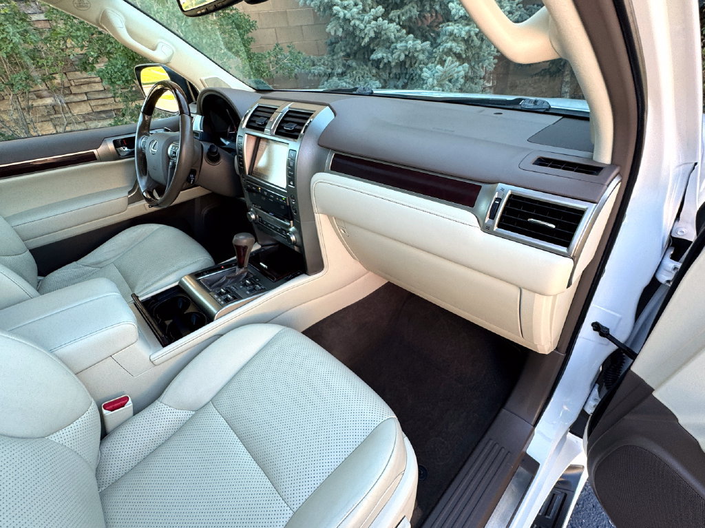 Used 2018 Lexus GX 460 Luxury AWD/4WD image 38