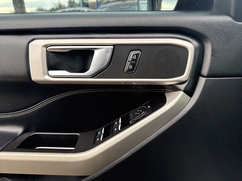 Used 2021 Ford Explorer XLT image 18