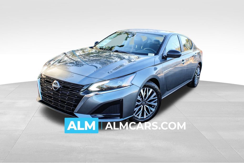 Used 2024 Nissan Altima 2.5 SV image 1