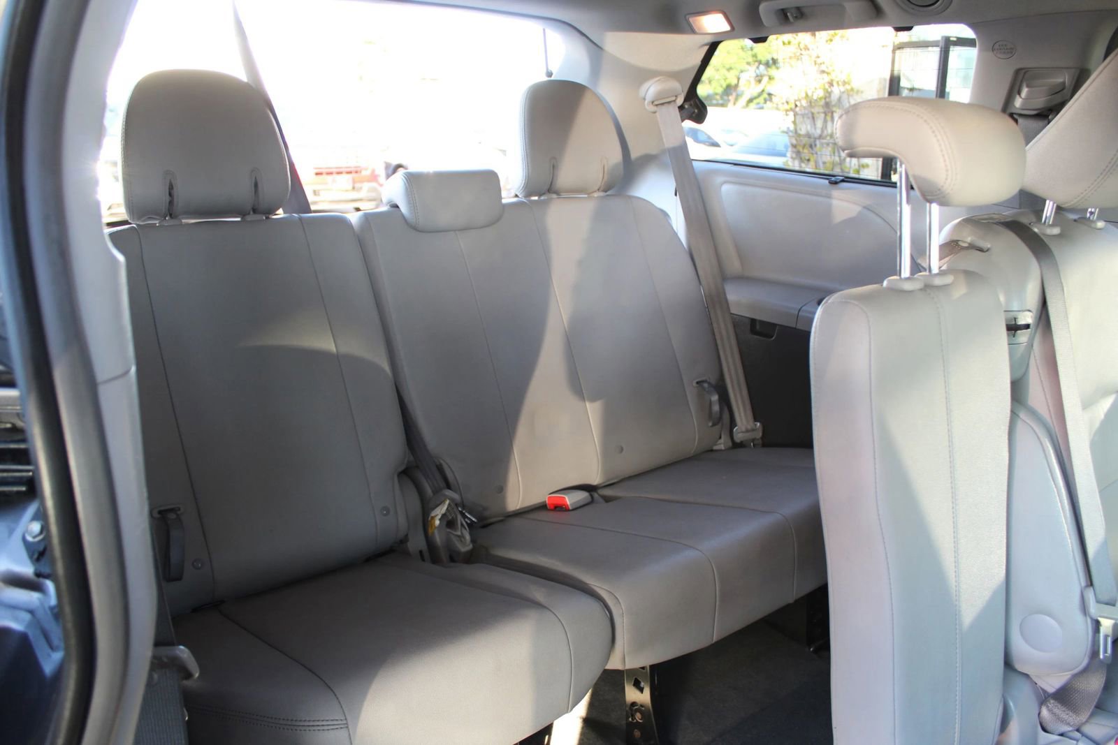 Used 2015 Toyota Sienna XLE w/ XLE Navigation Package FWD image 12