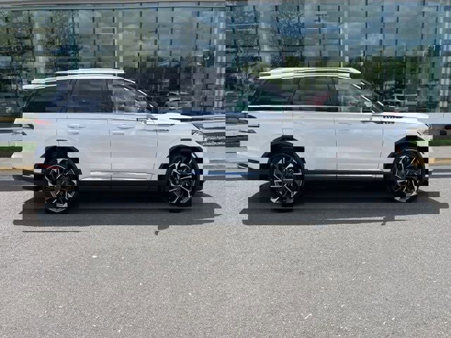 Used 2023 Lincoln Aviator Reserve w/ Equipment Group 201A image 9