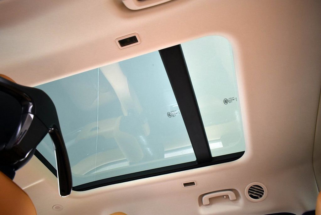 Used 2024 Land Rover Defender 130 S image 21