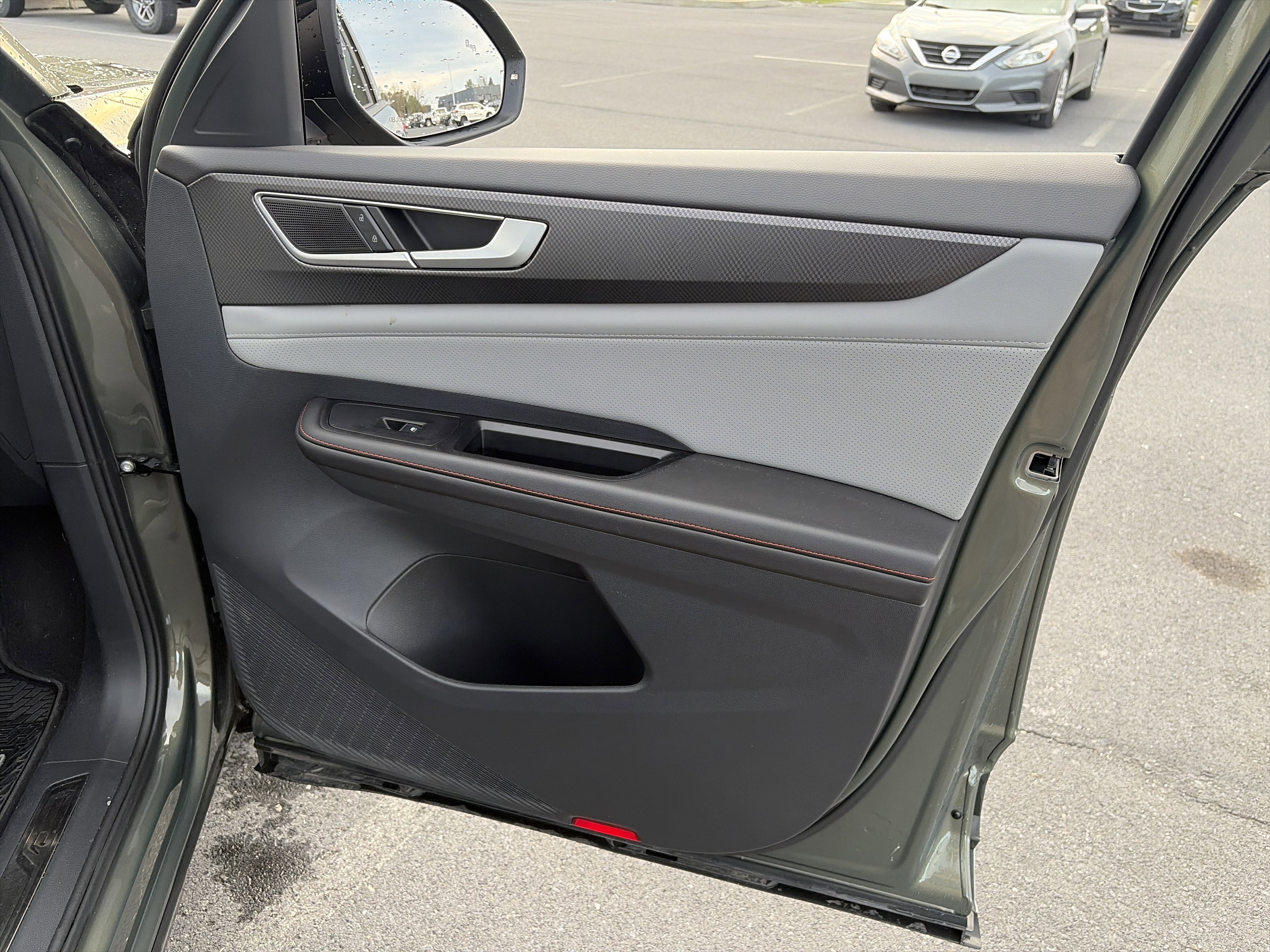 Used 2024 Volkswagen Atlas Peak Edition SE image 34