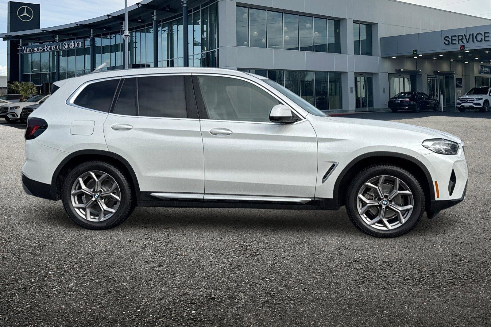 Used 2022 BMW X3 xDrive30i AWD/4WD image 3