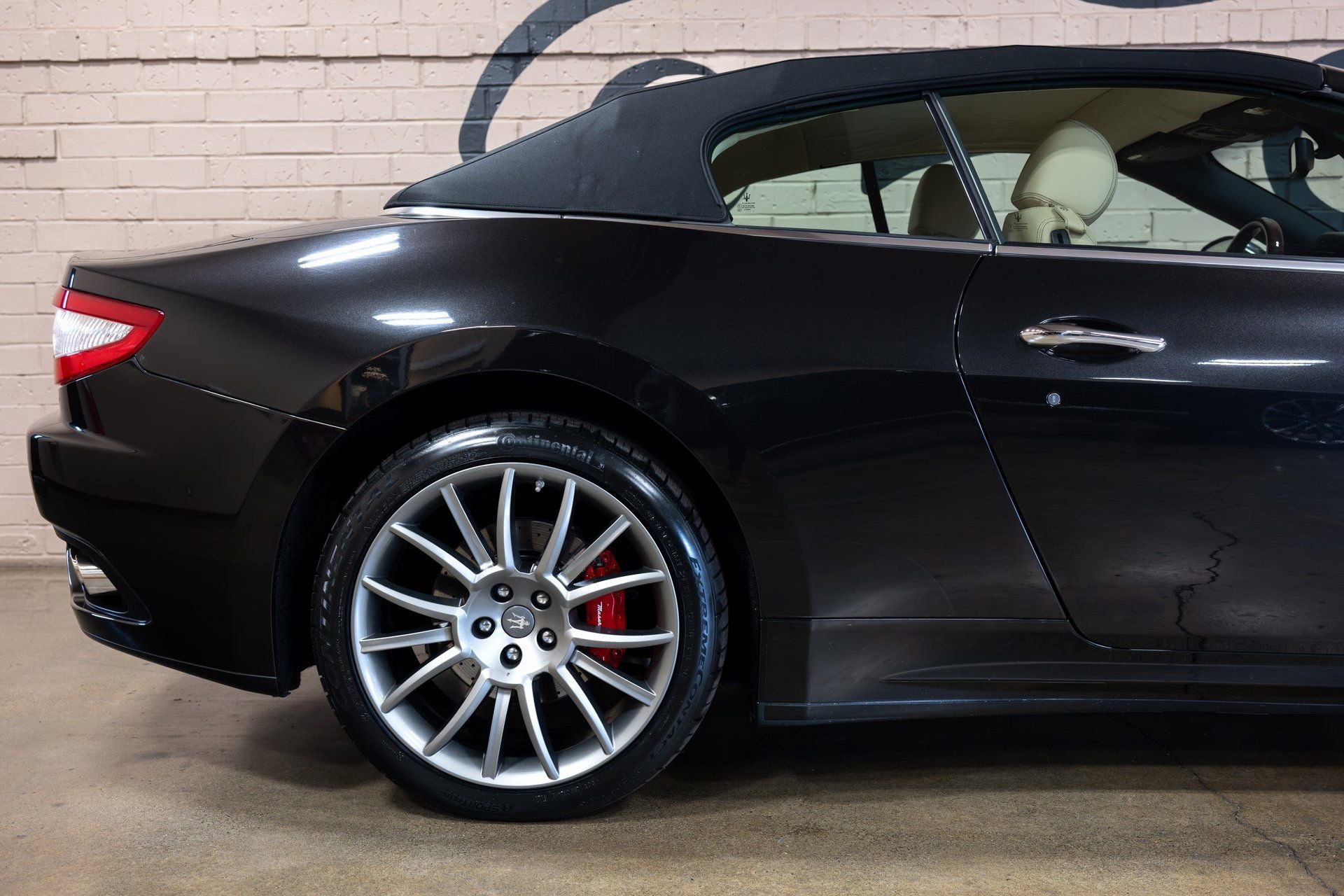 Used 2014 Maserati GranTurismo Convertible image 23