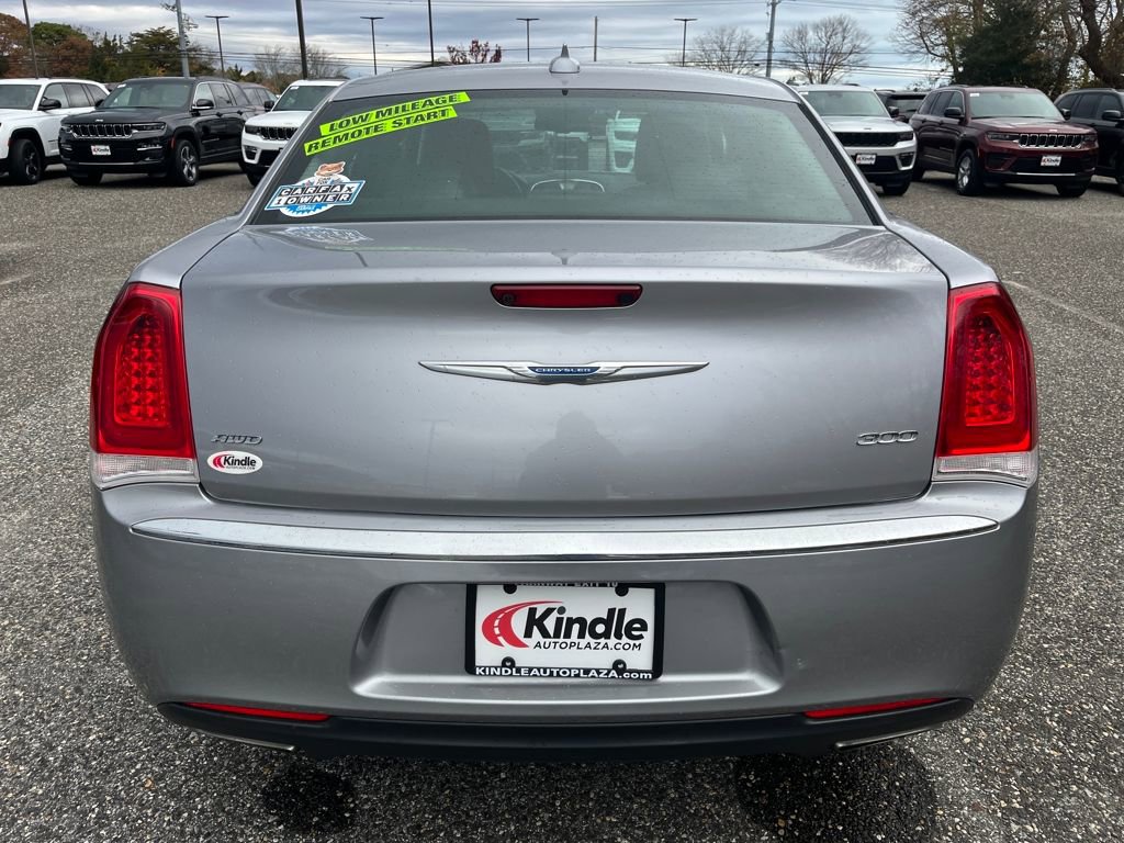 Used 2016 Chrysler 300 Limited w/ Driver Convenience Group image 25