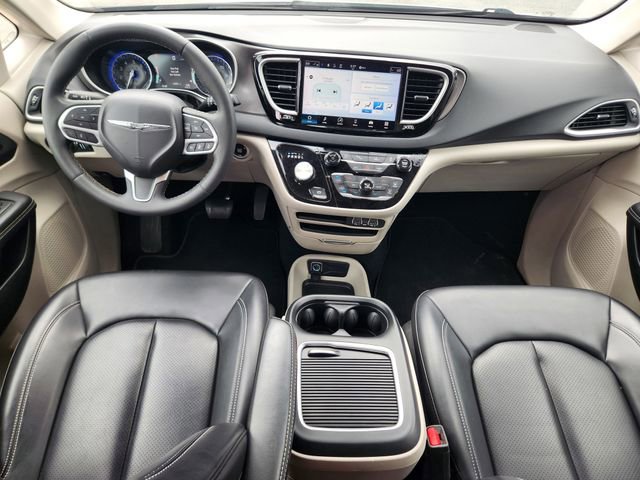Used 2023 Chrysler Pacifica Touring-L FWD image 26