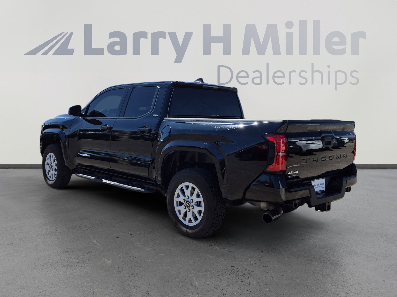 Certified 2025 Toyota Tacoma SR5 image 3