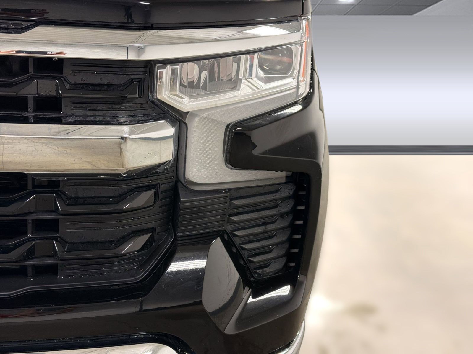 Used 2022 Chevrolet Silverado 1500 LT w/ Z71 Off-Road Package AWD/4WD image 9