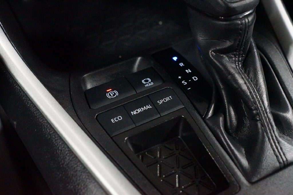 Certified 2025 Toyota RAV4 LE FWD image 22