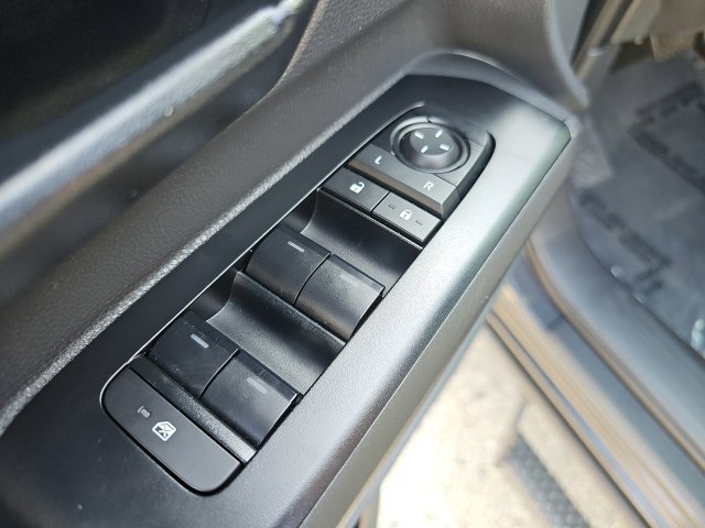 Certified 2025 Toyota Tacoma SR5 AWD/4WD image 11