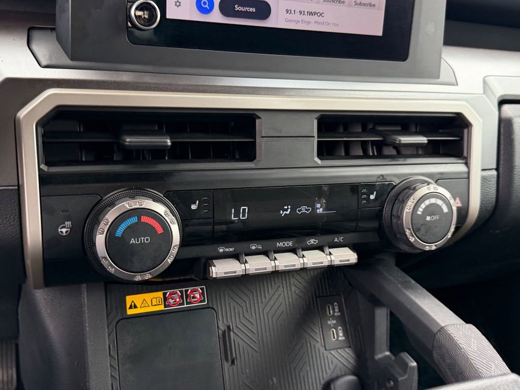 Used 2024 Toyota Tacoma SR5 AWD/4WD image 22