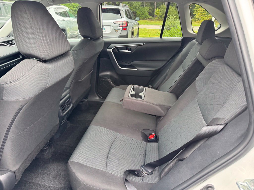 Used 2025 Toyota RAV4 XLE FWD image 28