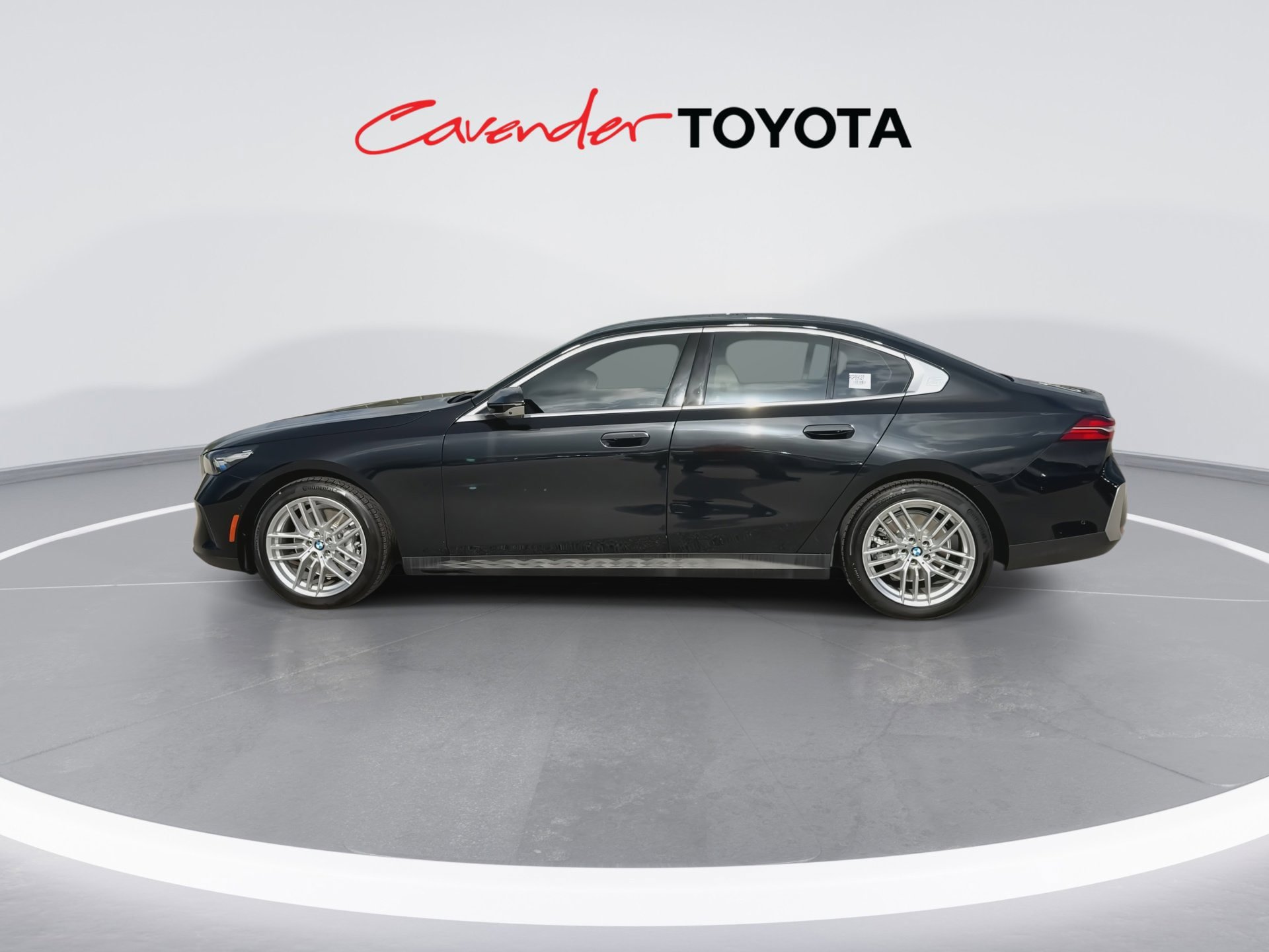Used 2024 BMW 530i xDrive w/ Premium Package AWD/4WD image 5