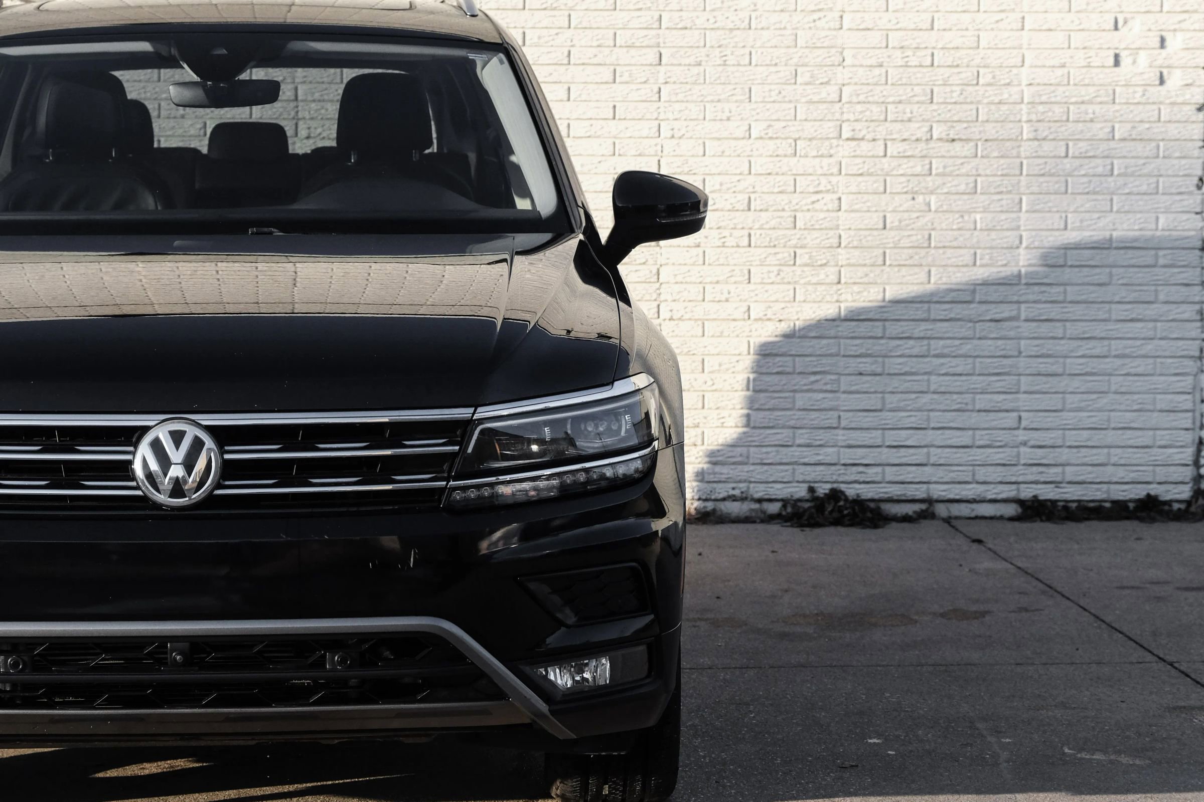 Used 2018 Volkswagen Tiguan SEL Premium image 40