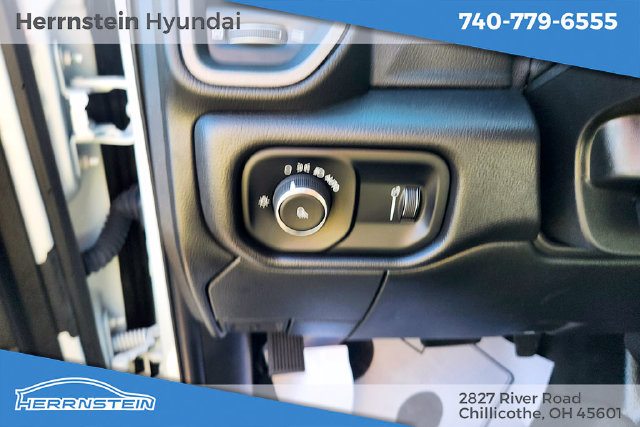 Used 2024 RAM 3500 Tradesman w/ Chrome Appearance Group AWD/4WD image 10