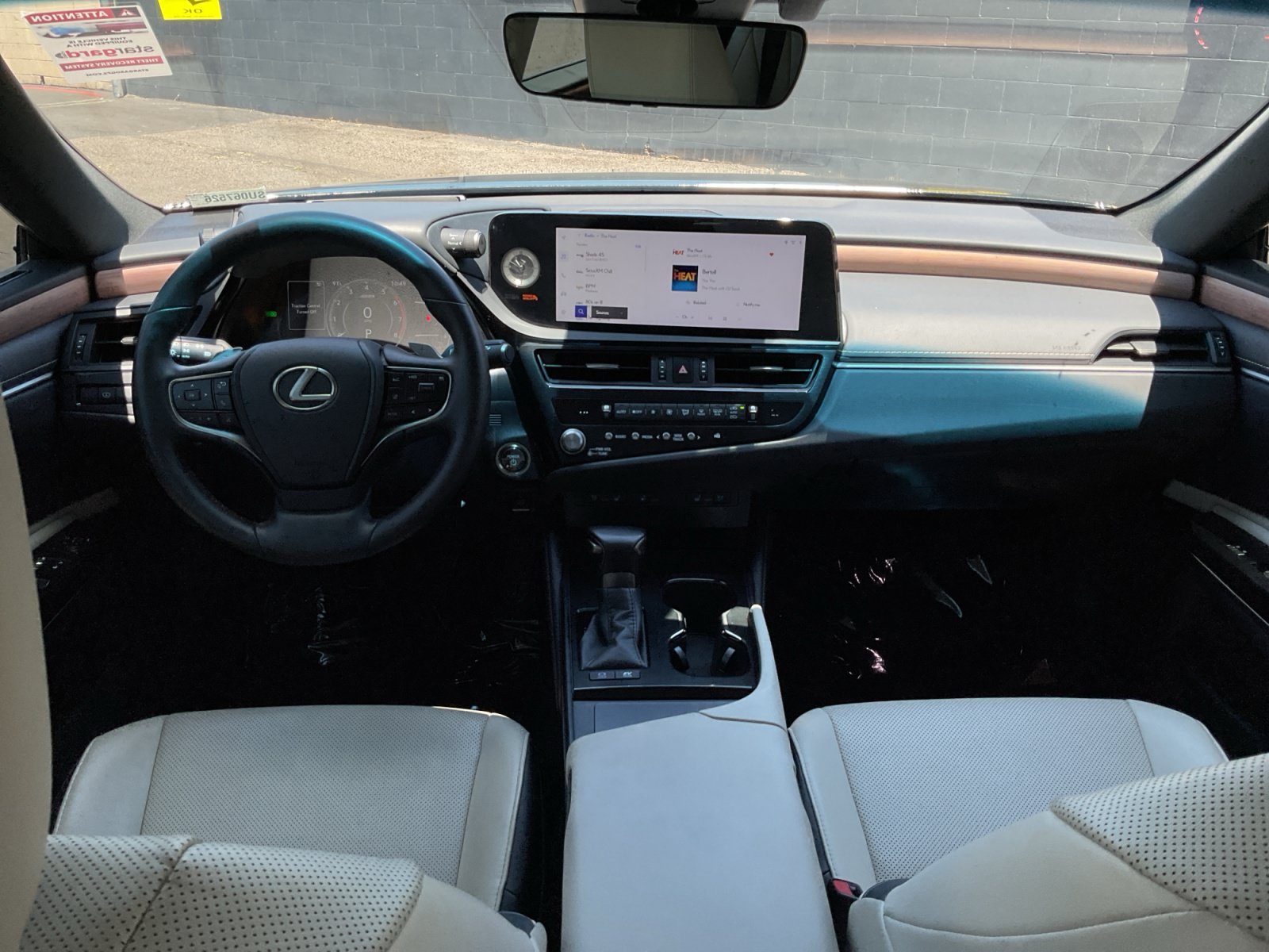 Used 2025 Lexus ES 300h w/ Premium Package FWD image 17