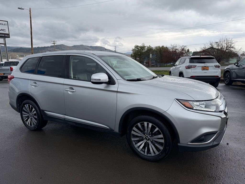 Used 2019 Mitsubishi Outlander SE image 3