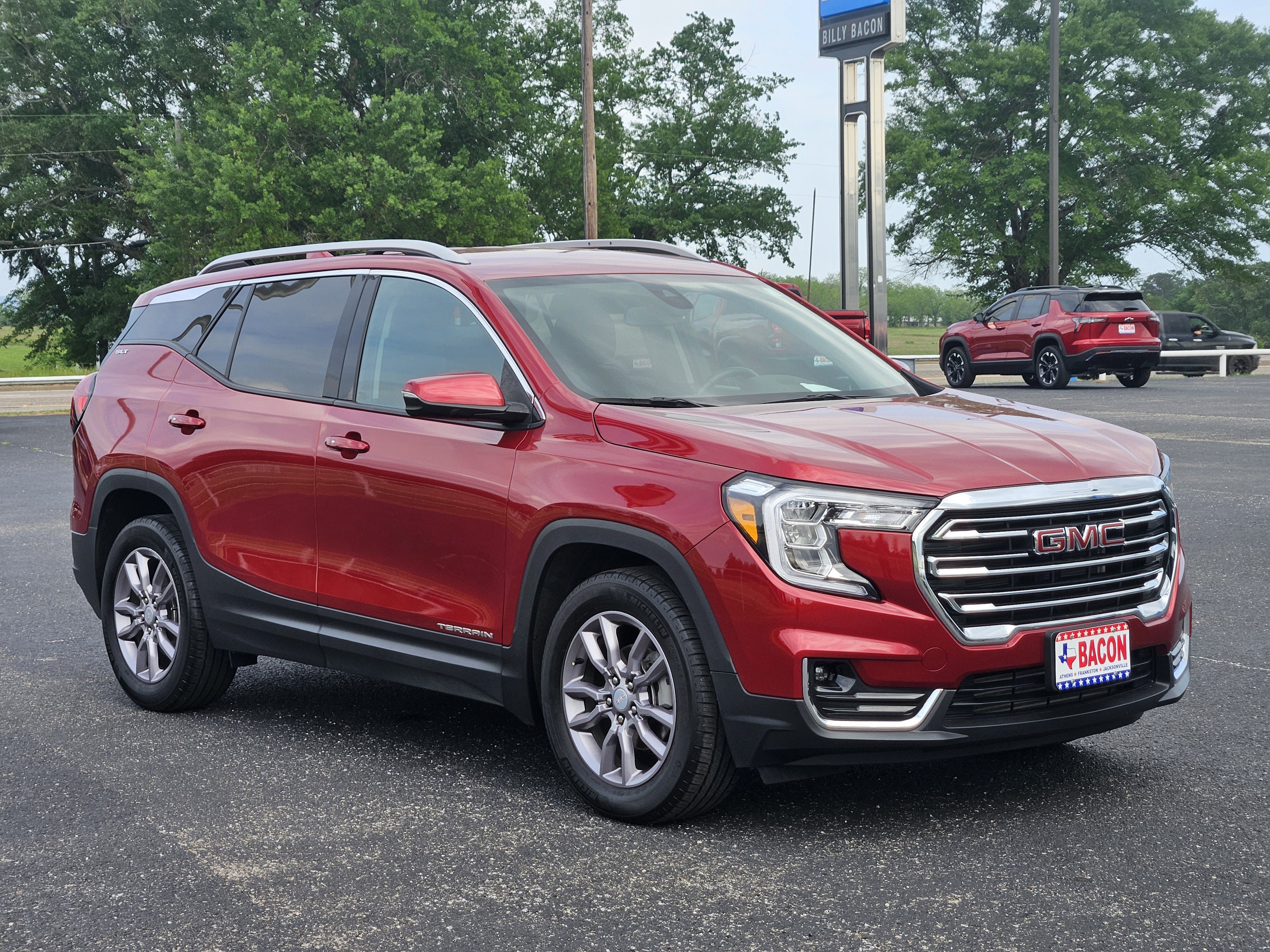 Used 2023 GMC Terrain SLT FWD image 3