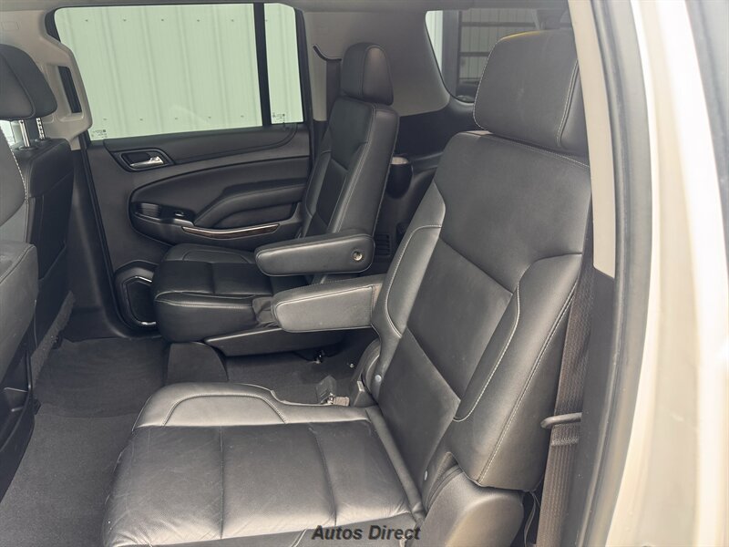 Used 2019 Chevrolet Suburban LT w/ Luxury Package RWD image 27