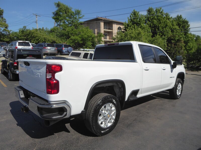 Used 2023 Chevrolet Silverado 2500 LT AWD/4WD image 7