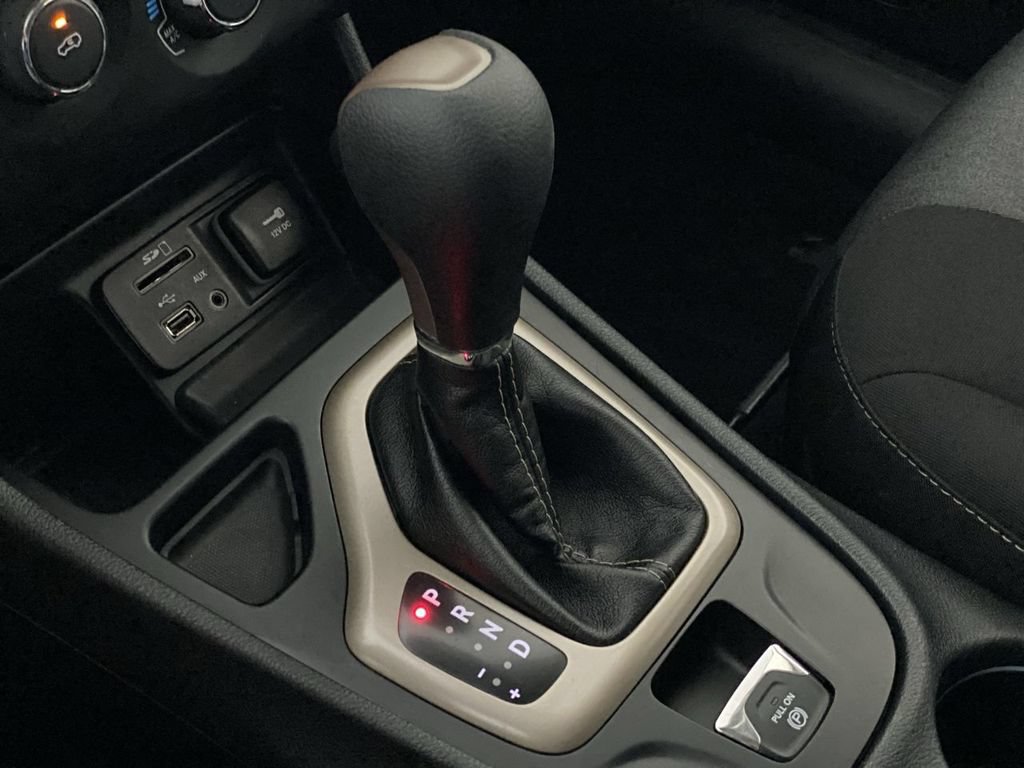 Used 2017 Jeep Cherokee Sport FWD image 19