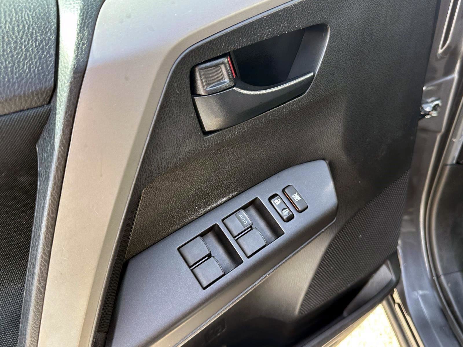 Used 2018 Toyota RAV4 LE image 15