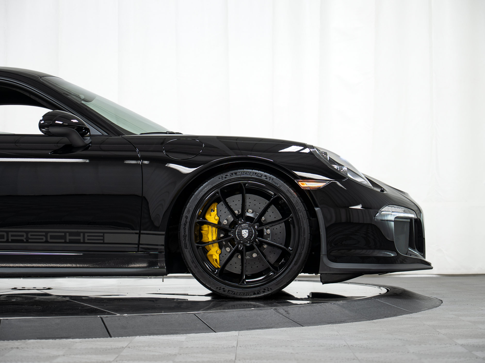 Used 2016 Porsche 911 R RWD image 11