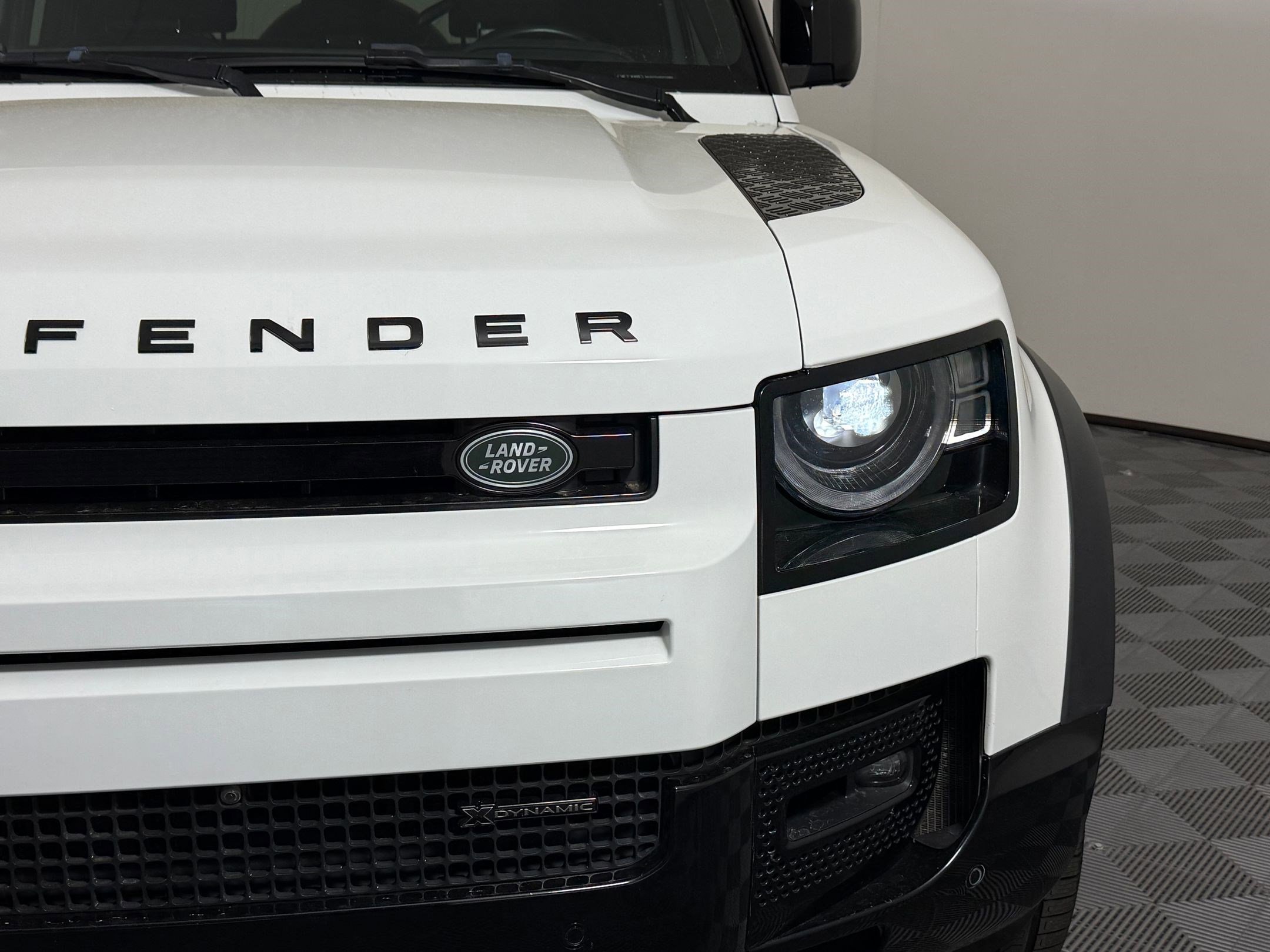 Used 2023 Land Rover Defender 110 X-Dynamic SE image 11