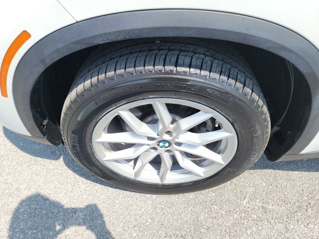 Used 2021 BMW X5 xDrive40i w/ Premium Package image 12