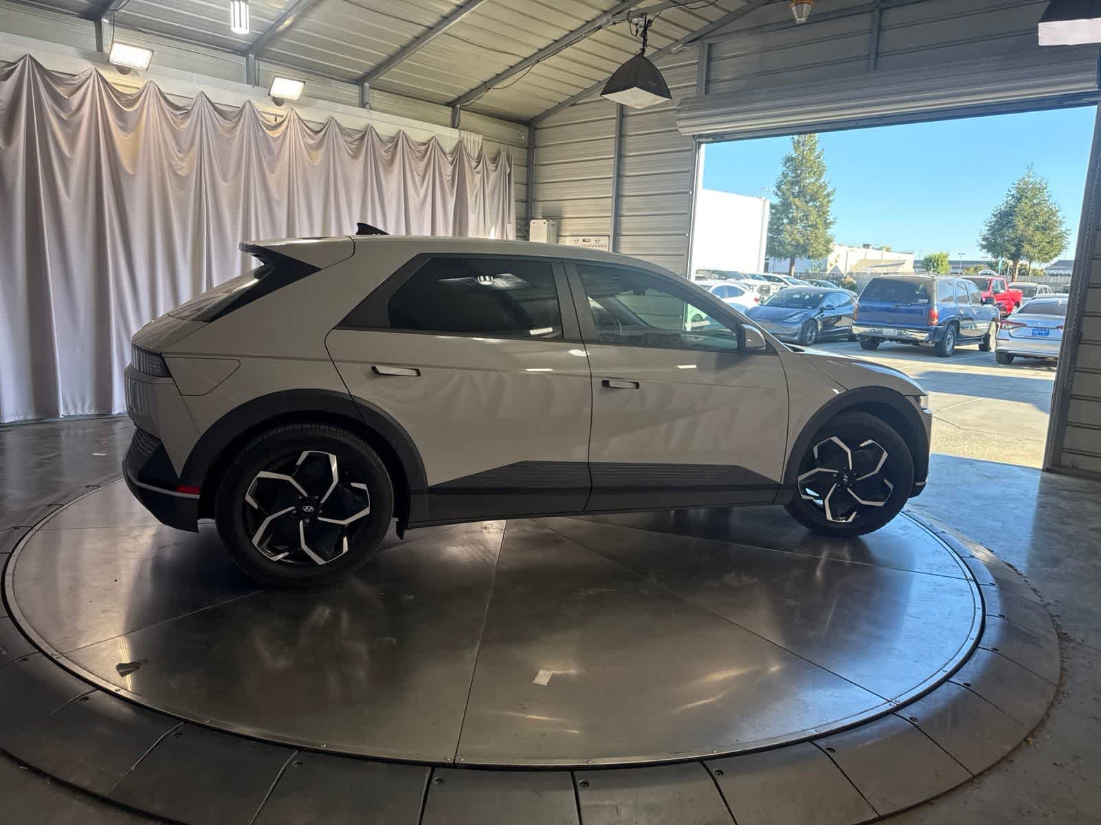 Used 2023 Hyundai Ioniq 5 SEL AWD/4WD image 4