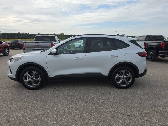 Used 2025 Ford Escape ST-Line Select AWD/4WD image 2