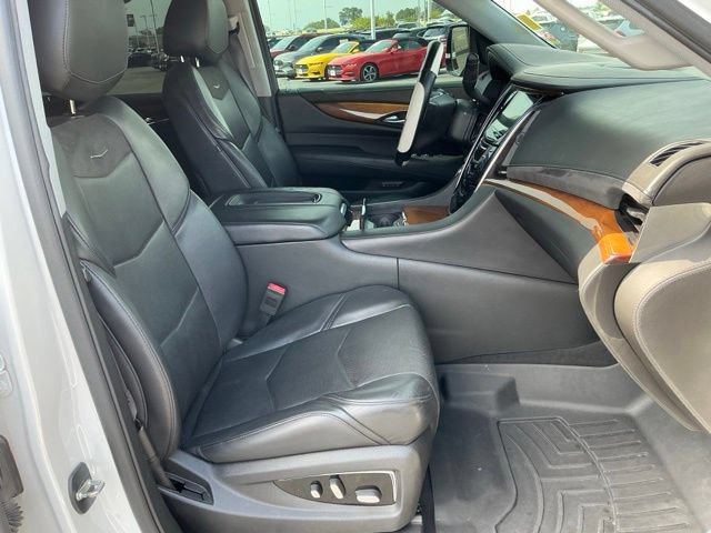 Used 2017 Cadillac Escalade 2WD image 21