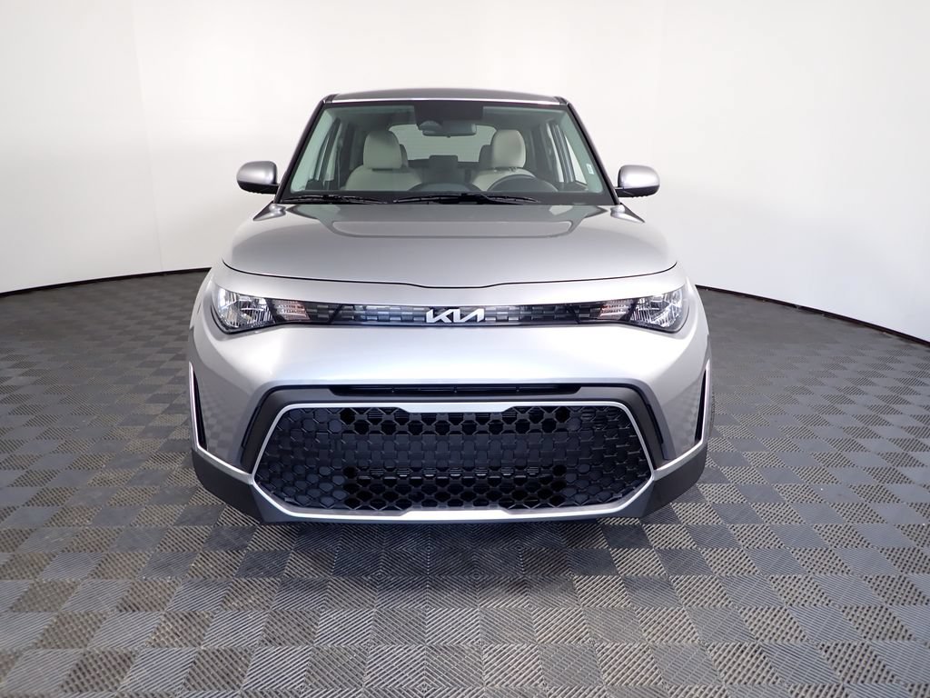Used 2025 Kia Soul LX w/ LX Technology Package FWD image 6