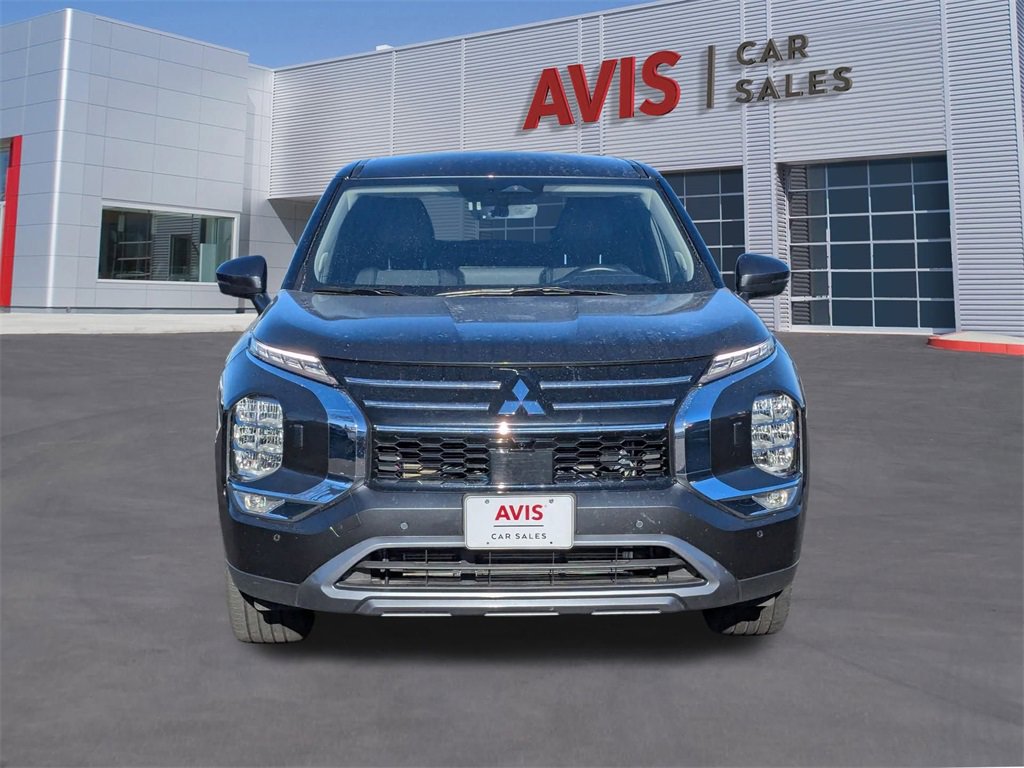 Used 2025 Mitsubishi Outlander SE image 13