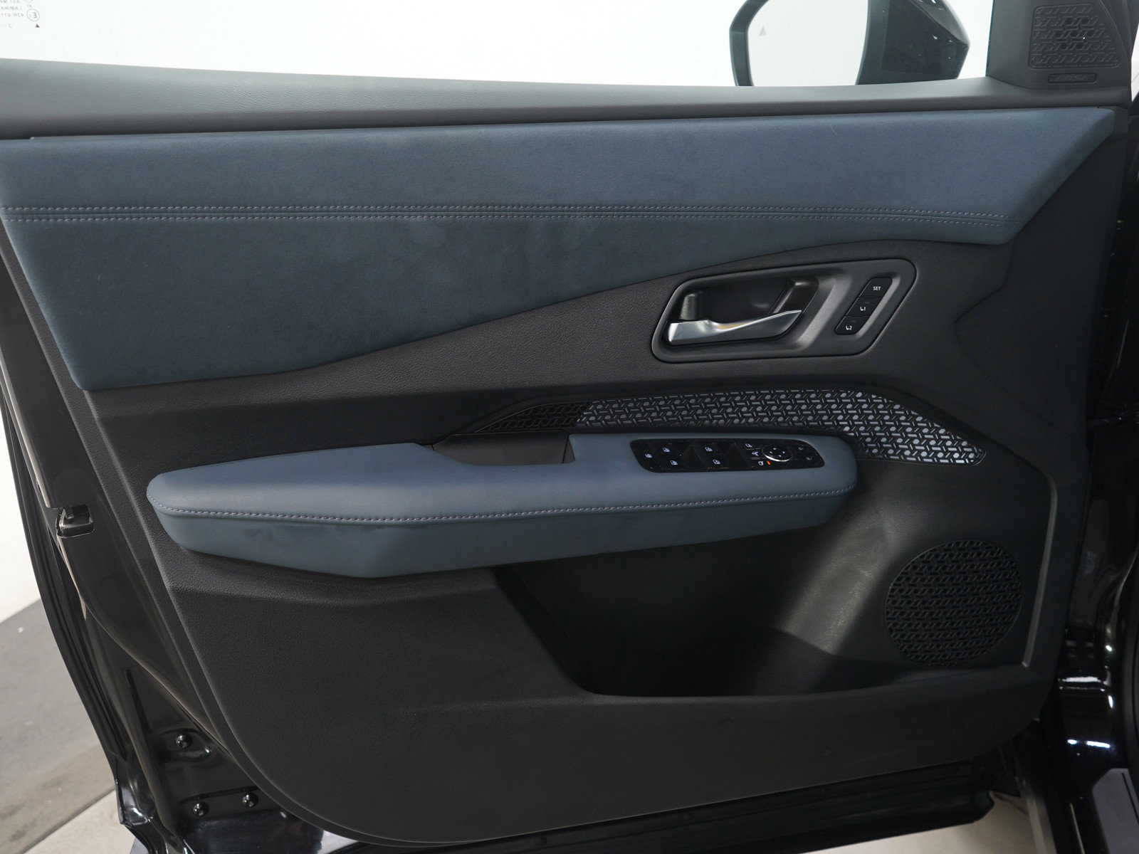 Used 2024 Nissan Ariya AWD image 22