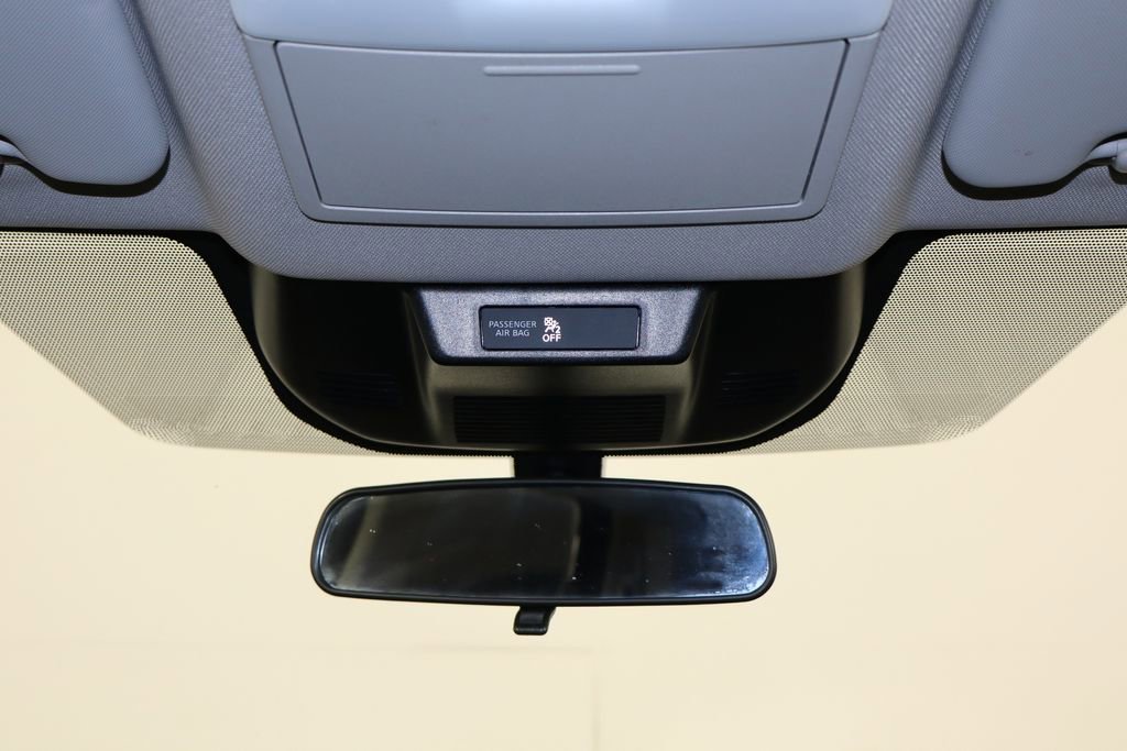 Used 2025 Nissan Rogue S image 23