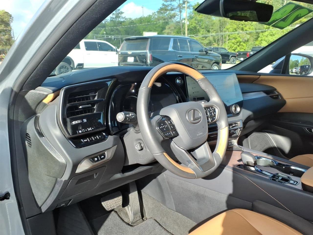 Used 2024 Lexus RX 350 Premium w/ Accessory Package (Z1) image 9