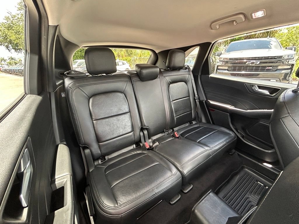 Used 2021 Ford Escape SE w/ SE Sport Appearance Package FWD image 28