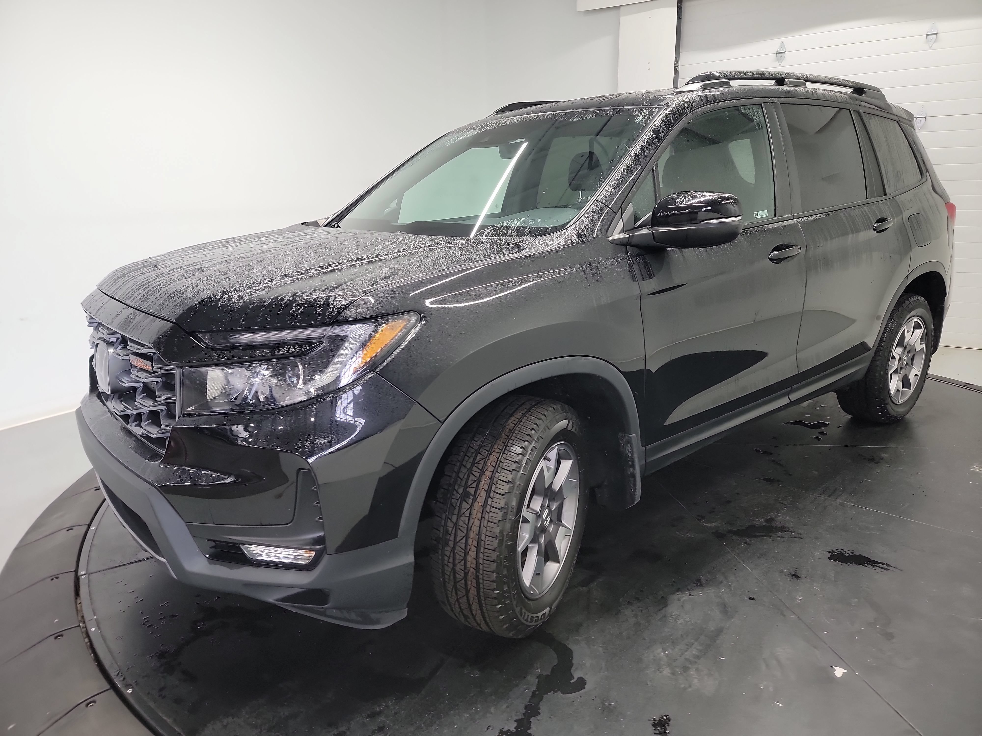 Used 2023 Honda Passport TrailSport image 3