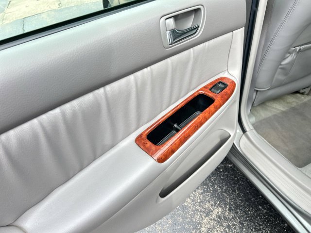 Used 2005 Toyota Camry XLE w/ VSC & Side Airbag Pkg FWD image 21
