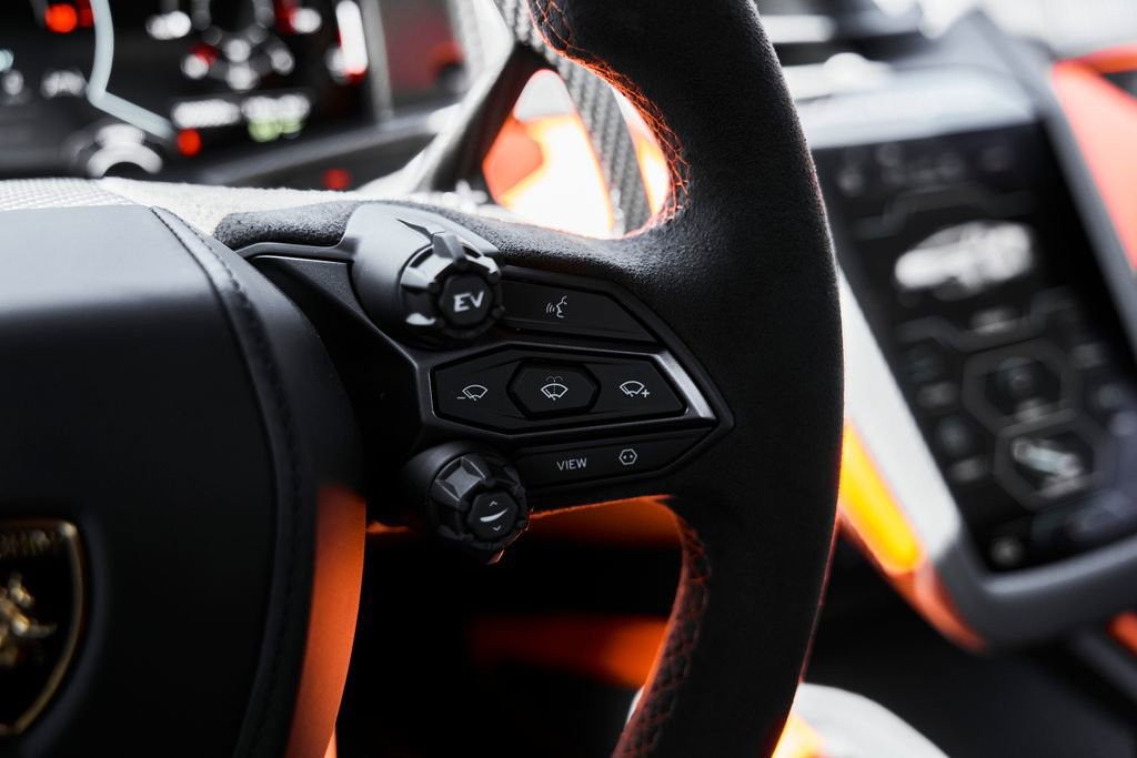 Used 2024 Lamborghini Revuelto AWD/4WD image 55