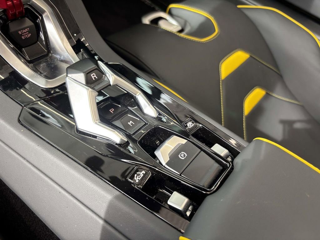Used 2024 Lamborghini Huracan EVO image 43