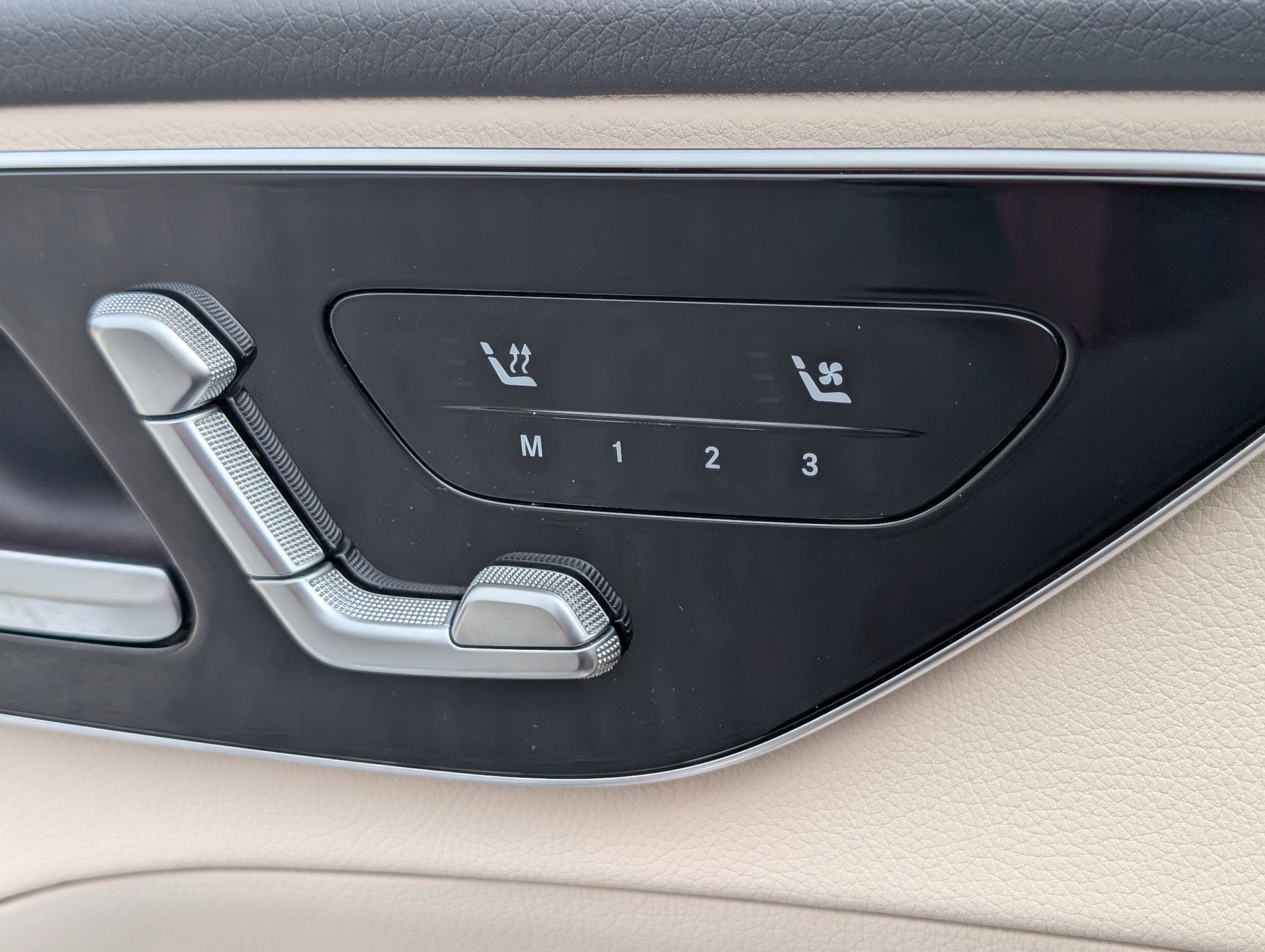 Used 2025 Mercedes-Benz C 300 4MATIC Sedan image 20