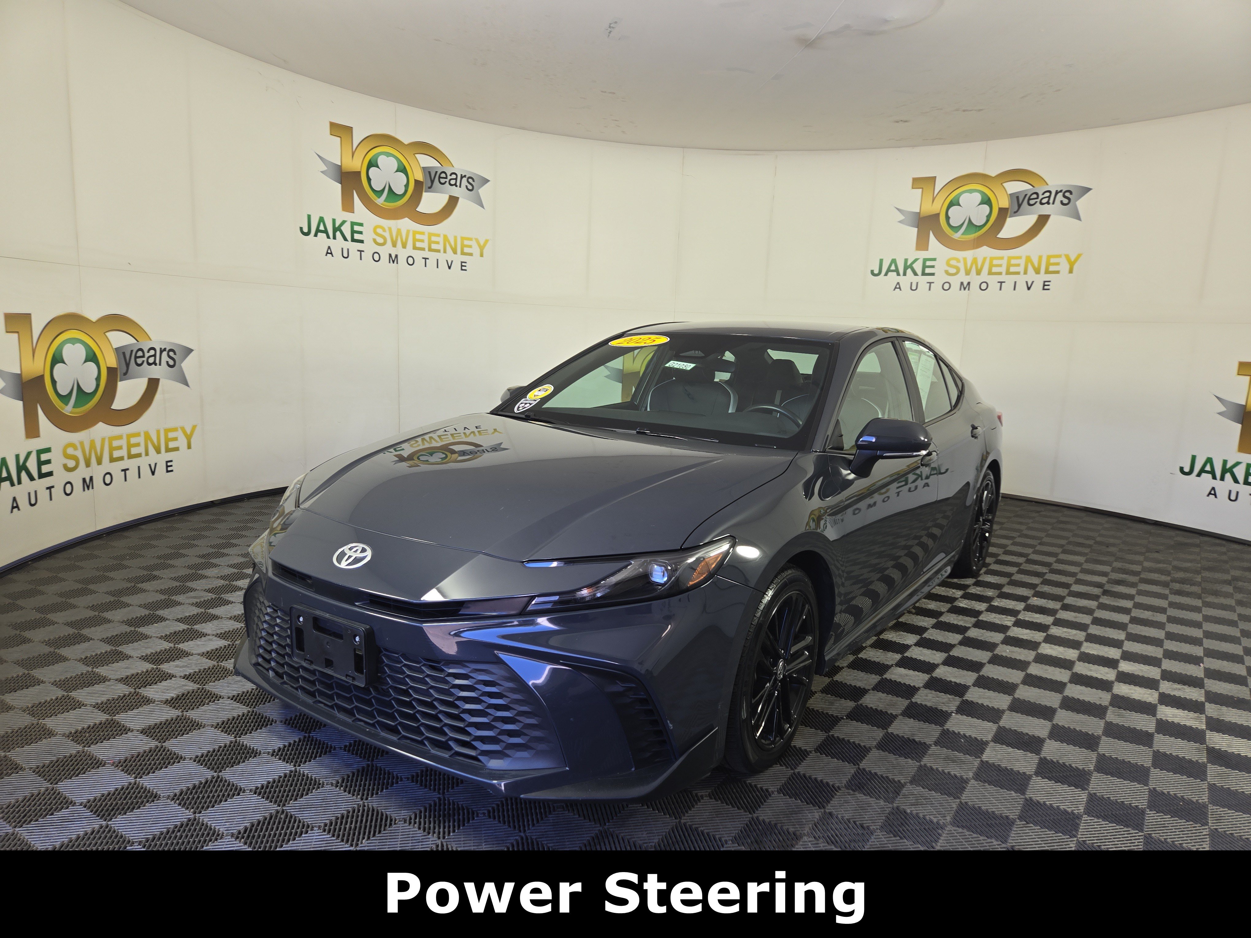 Used 2025 Toyota Camry SE FWD image 3