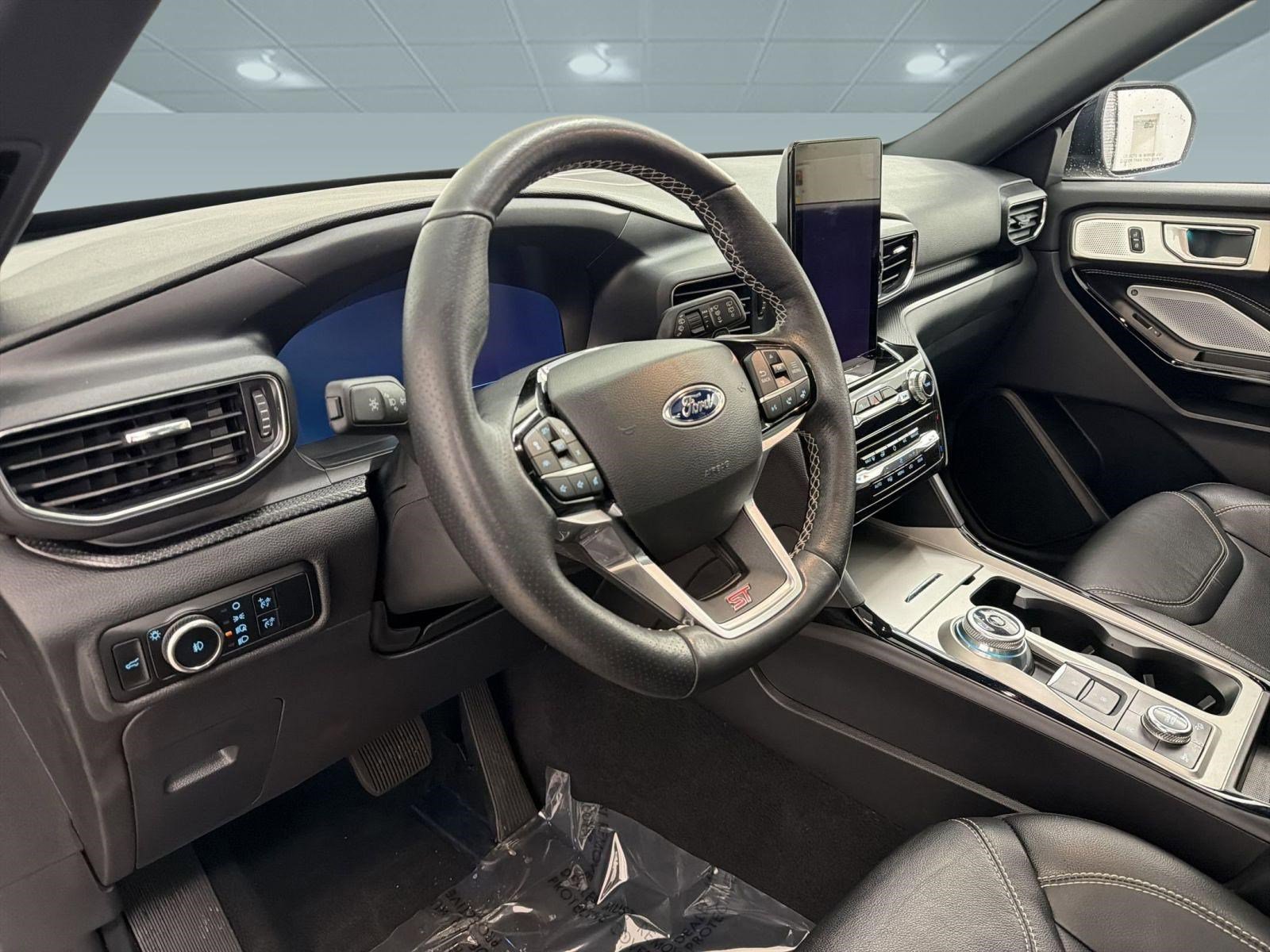 Used 2023 Ford Explorer ST w/ Equipment Group 401A image 4