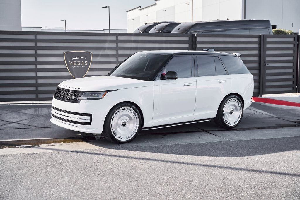 Used 2025 Land Rover Range Rover SE image 5