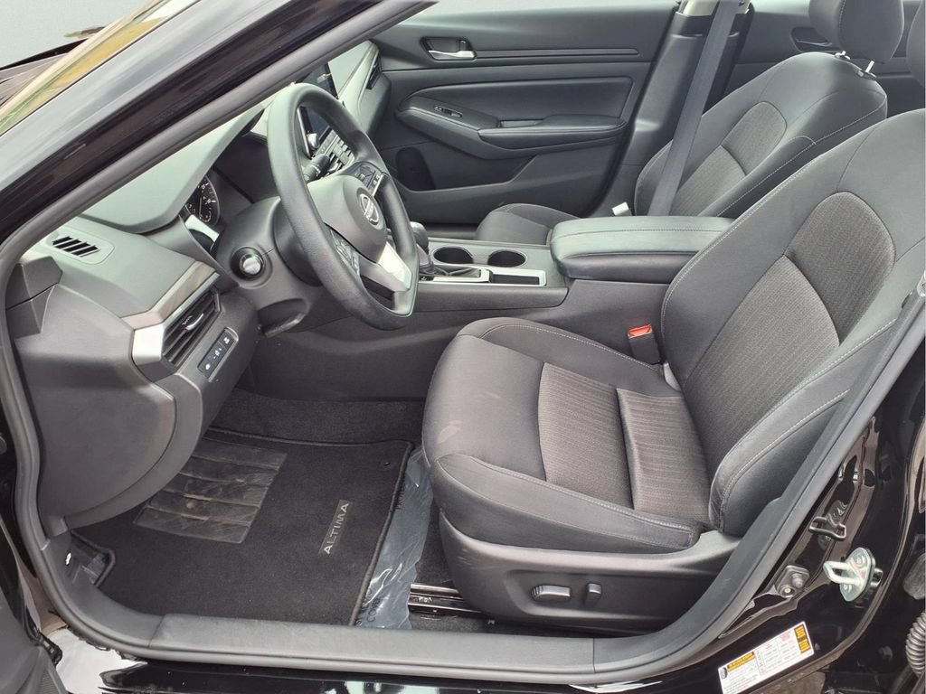 Used 2025 Nissan Altima 2.5 SV FWD image 21